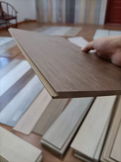 2023 Campione gratuito V/U Groove Fare clic su PVC Legno come impermeabile MDF/HDF Pavimento in laminato Pavimento in vinile laminato laminato con buon prezzo